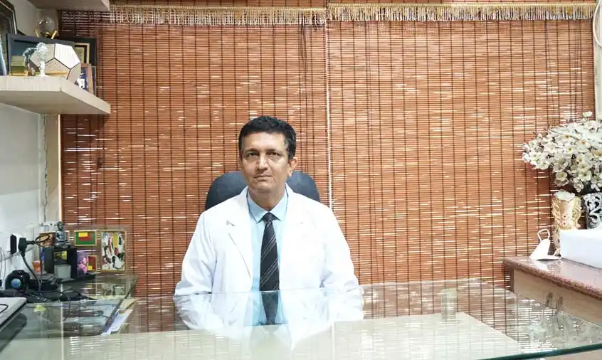 Best Skin doctor in delhi dermatologist dr.navin taneja